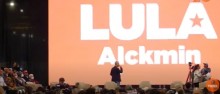 VÍDEO: Em lançamento da chapa Lula-Alckmin, apresentadora substitui "esclarecimento" por "escurecimento"