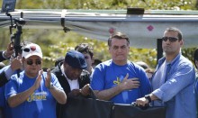 "Só Deus me tira daquela cadeira", afirma Bolsonaro em "Marcha Para Jesus"