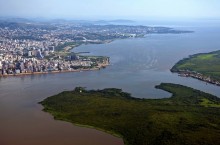 Altas temperaturas e nível baixo do Guaíba podem afetar abastecimento de água em Porto Alegre
