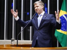 Deputado Marcel van Hattem é investigado depois de chamar delegado de "bandido"