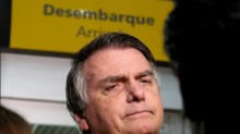 Citando possível fuga, Moraes nega devolver passaporte de Bolsonaro