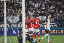 Inter é superado pelo Corinthians em jogo marcado por polêmicas de arbitragem