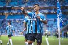 Grêmio vence o Santos na Arena e respira no Brasileirão