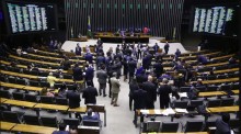 Câmara dá sinal verde para inchar o Congresso: urgência de projeto que cria 18 novas cadeiras é aprovada com apoio da esquerda e de parte do centrão