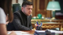 Zelensky cede à pressão e admite negociar diretamente com Putin