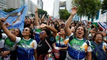 Evangélicos crescem e representam mais de um quarto da população