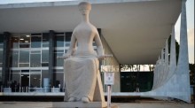 Judiciário ignora teto constitucional e aumenta supersalários em quase 50%