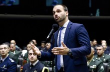 Alexandre de Moraes prorroga inquérito contra Eduardo Bolsonaro por mais 60 dias