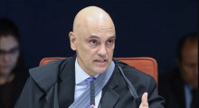 Moraes admite que Bolsonaro descumpriu medida "de forma pontual", mas ameaça com prisão