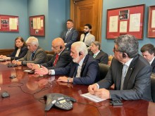 Senadores brasileiros tentam conter tarifaço imposto por Trump e proteger economia nacional