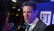 Haddad culpa oposição e EUA por tarifaço que prejudica Brasil