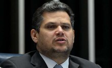 Davi comemora autorização para busca de petróleo na costa do Amapá