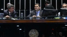 Governo busca assinaturas para acelerar PEC da 6x1; oposição aposta no prazo regimental