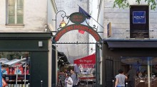 Incêndio destrói o mercado de alimentos mais antigo de Paris, fundado em 1615