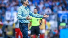 Renato Gaúcho critica número de estrangeiros no Grêmio após empate no Gre-Nal