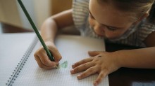 Jeito de falar na infância pode indicar risco para saúde mental anos depois, aponta estudo
