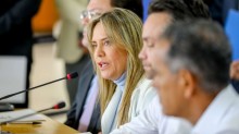 Com fila de 17 mil pessoas, Celina Leão firma com a Apae o primeiro convênio da Saúde do DF para reabilitação