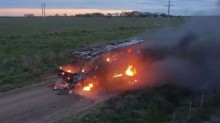 Ônibus escolar pega fogo com 3 crianças em Uruguaiana; pai cita defeitos