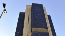Juros fazem a dívida federal subir R$ 90 bilhões em um mês