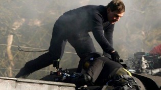 Tom Cruise salva vida de cameraman (CRÉDITO: THE GROSBY GROUP)