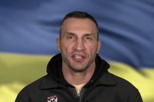 Dentro e fora do ringue: Ex-campeão mundial de boxe promete lutar contra ataques russos à Ucrânia