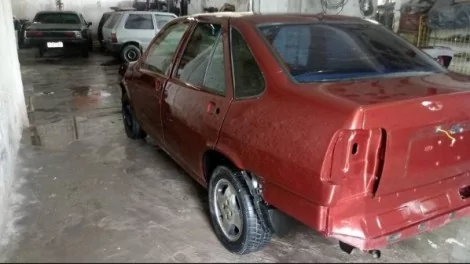 Fiat Tempra safety car durante a restauração, realizada em Itabuna, na Bahia, e que levou 35 dias (ARQUIVO PESSOAL)