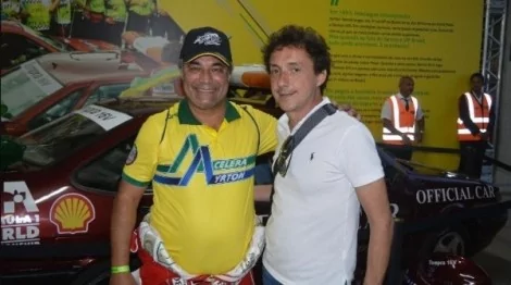 Ivan Gusmão posa com Leonardo Senna, irmão de Ayrton, durante o Senna Day de 2019 (ARQUIVO PESSOAL)