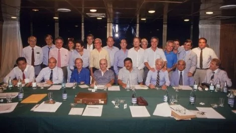 Dirigentes das principais equipes do país acertar a fundação do Clube dos 13, em 1987 (CRÉDITO: ARQUIVO PESSOAL)