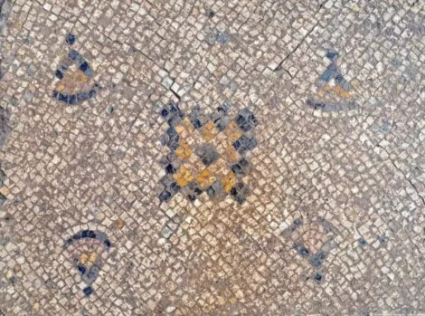 O mosaico foi tratado e preservado por especialistas em conservação (CRÉDITO: ASSAF PERETZ/CORTESIA AUTORIDADE DE ANTIGUIDADES DE ISRAEL)
