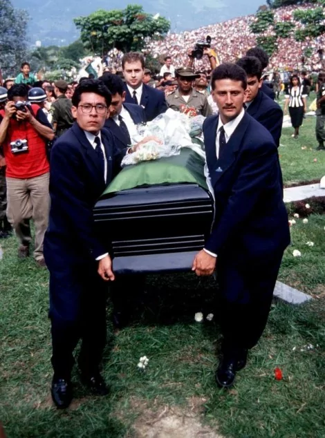 O funeral do jogador teve repercussão mundial (CRÉDITO: RECURSOS DO REX)