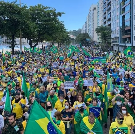 Manifestantes em Niterói (RJ) (CRÉDITO: REPRODUÇÃO)