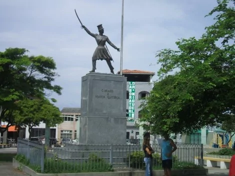 Estátua em homenagem à Maria Quitéria, em Salvador - Bahia (CRÉDITO: REPRODUÇÃO)