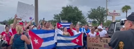 Cubanos foram às ruas protestar contra o descaso do governo durante a pandemia (CRÉDITO: REPRODUÇÃO)