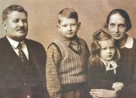 Daniel Berg, a esposa Sara e os filhos (CRÉDITO: REPRODUÇÃO)