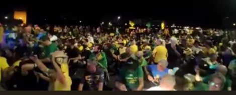 Manifestantes continuam em Brasília (CRÉDITO: REPRODUÇÃO)