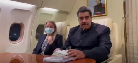 Nicolás Maduro e a mulher no avião presidencial (CRÉDITO: REPRODUÇÃO)
