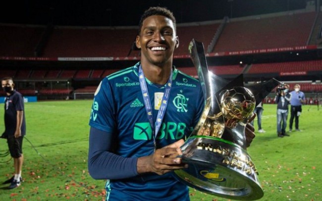 Hugo Souza fez festa clandestina após título da Supercopa do Brasil (CRÉDITO: ALEXANDRE VIDAL/FLAMENGO)