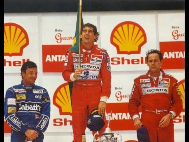Senna chora de alegria e intensas dores (CRÉDITO: REPRODUÇÃO)