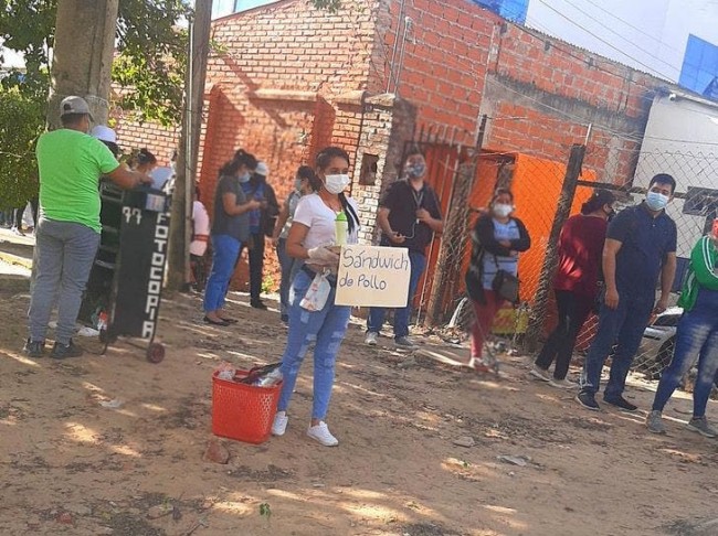 Karla foi reconhecida por telespectadores, mas não se intimidou (CRÉDITO: REPRODUÇÃO)