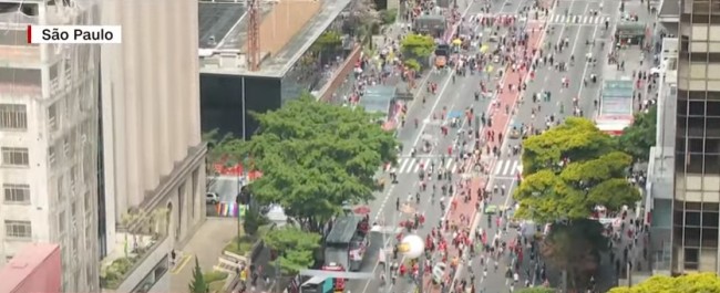 Manifestação contra Bolsonaro neste sábado (2) (CRÉDITO: REPRODUÇÃO)