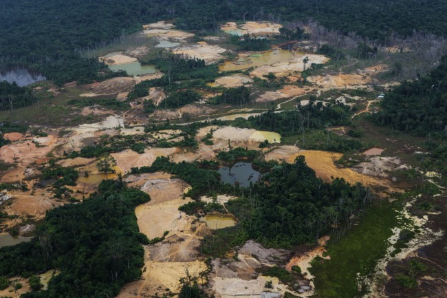Garimpo deixa cicatrizes eternas na Terra (CRÉDITO: ACERVO/ISA)