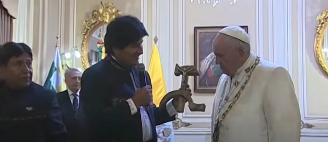 Papa com Evo Morales, da Bolívia (CRÉDITO: REPRODUÇÃO)