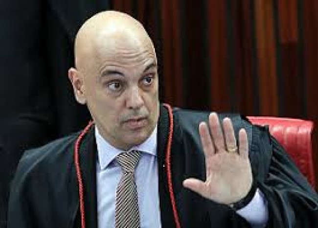 Moraes assume mais uma ofensiva contra o Congresso e tenta limitar decisão da Câmara em defesa de Ramagem