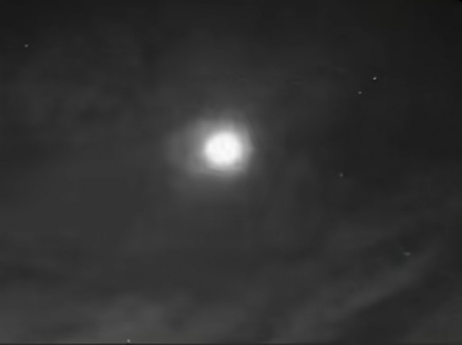 Bólido ilumina o céu de Brasília e chama a atenção de moradores