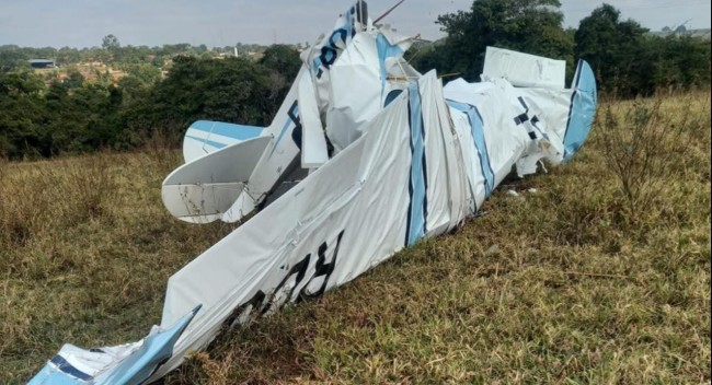 Avião de pequeno porte cai em área rural de São José do Rio Preto e deixa dois mortos