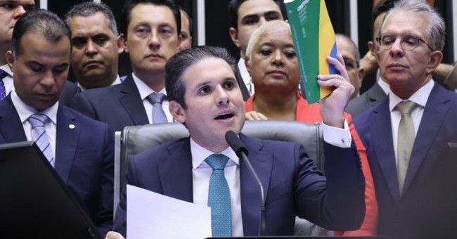 Centrão trava avanço do PL da Anistia neste semestre