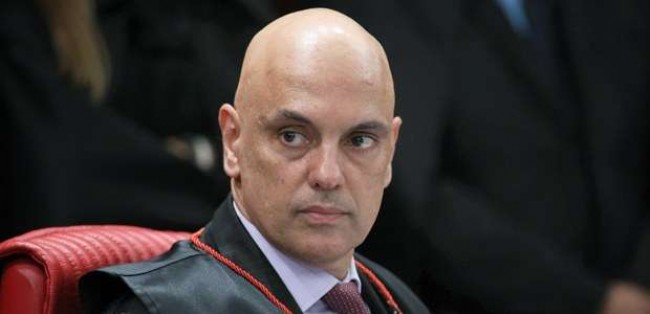 Moraes ataca defesa de ex-assessor de Bolsonaro e reforça postura autoritária em audiência no STF