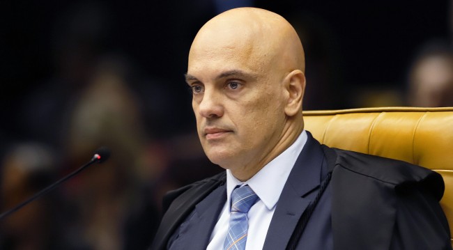 Moraes reage com ataques após sanções dos EUA e volta a mirar Eduardo Bolsonaro
