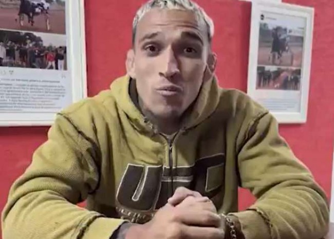 Charles Oliveira celebra retorno ao Brasil no UFC Rio