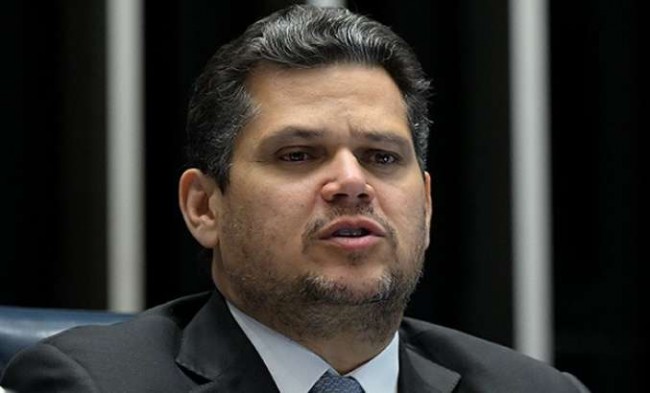 Davi comemora autorização para busca de petróleo na costa do Amapá
